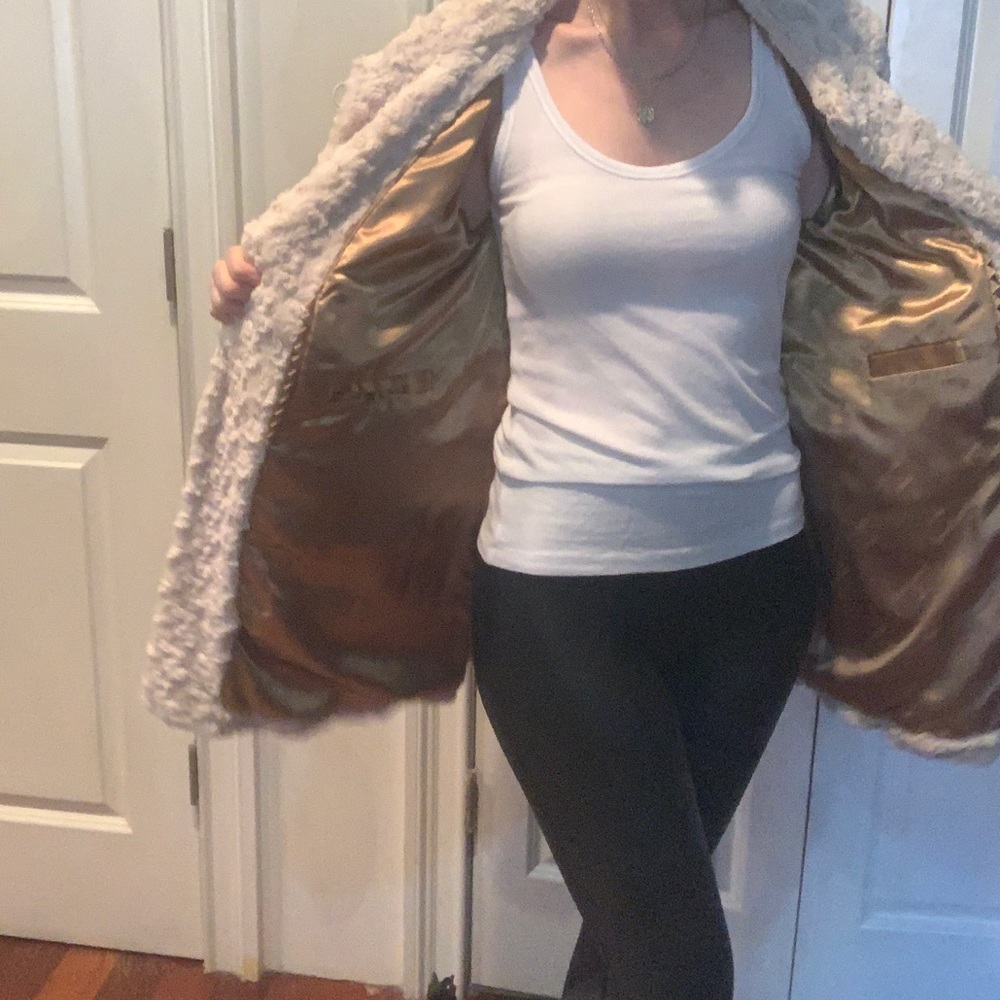 Glamorous Dennis Basso faux Persian lamb coat - Picture 14 of 15